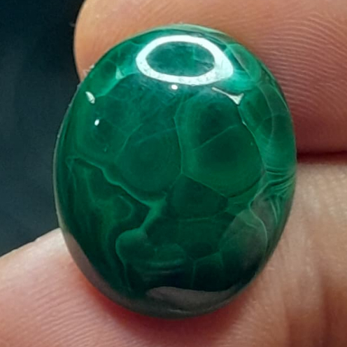 HIJAU Natural Malacite Dim: 19 x 15.5 x 5 mm 20.9Ct Green Oval Cabochon Unique Motif NTD รหัส A445