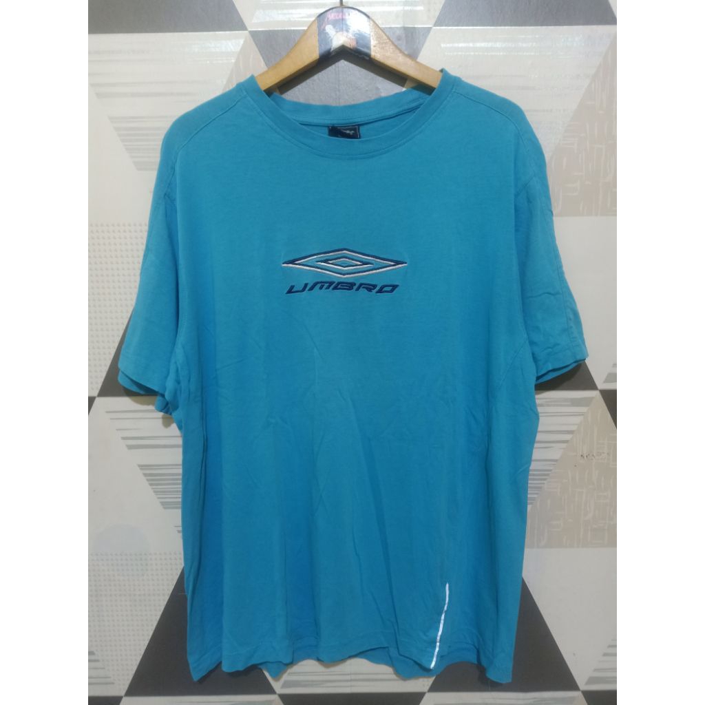 เสื้อยืดโลโก้ Umbro Center