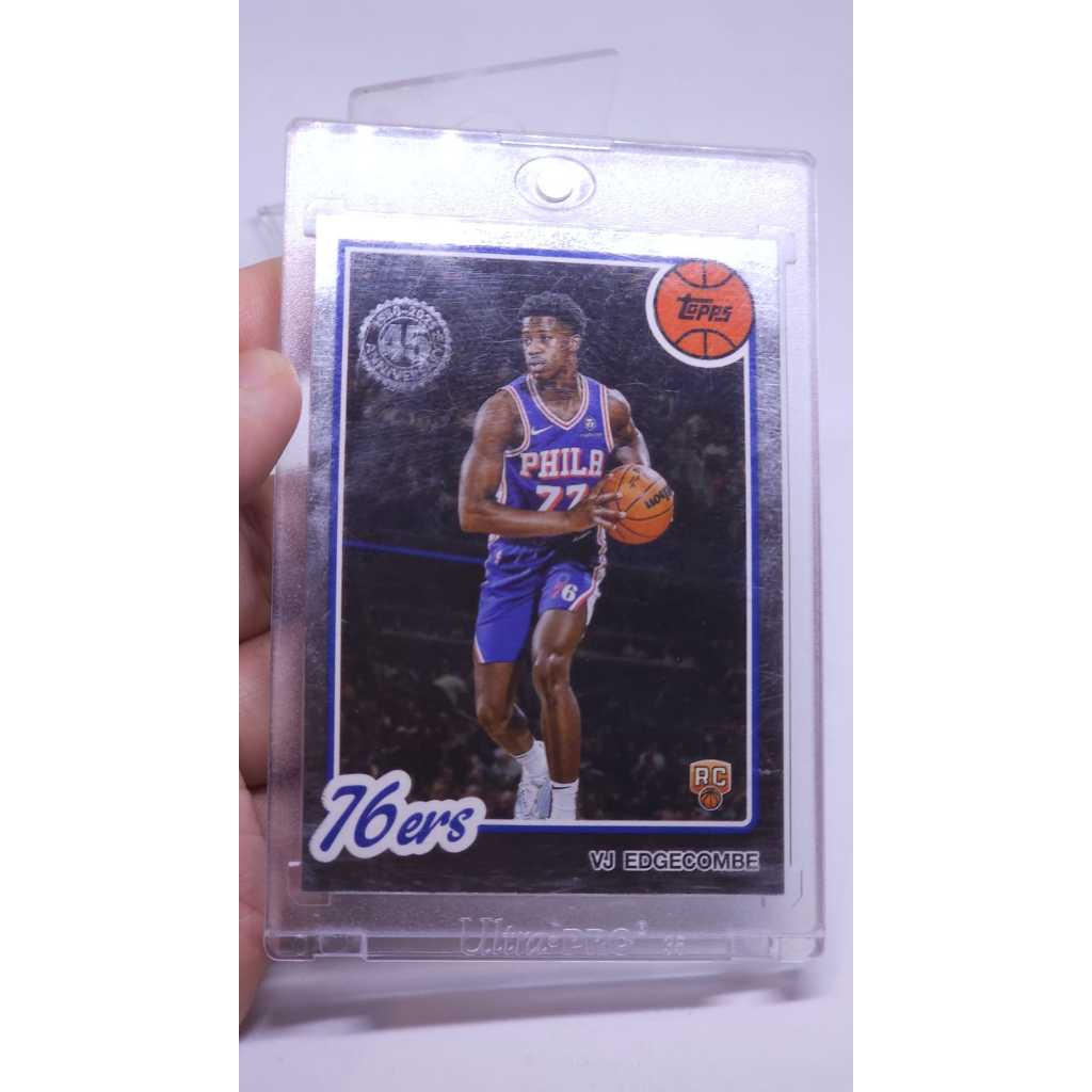 ต้นฉบับ 2025 TOPPS VJ Edgecombe RC ROOKIE การ์ดสีเงิน 76ers - หายากอย่างสดใส