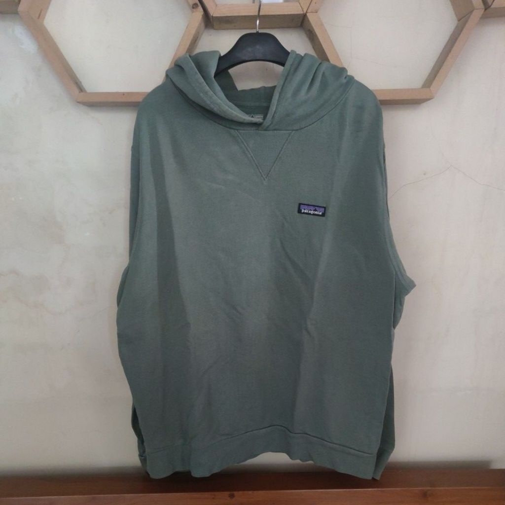 เสื้อกันหนาวมีฮู้ดโลโก้เรียบง่าย Patagonia