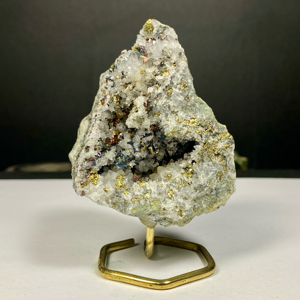 205Gr Natural Pyrite ในคริสตัลควอตซ์ - คอลเลกชันอัญมณีแร่ Cube Pyrite