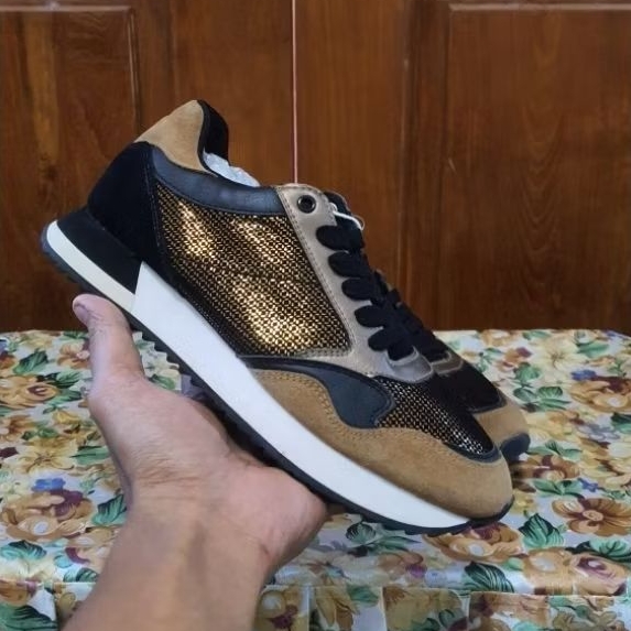 รองเท้าเทรนเนอร์ Geox Doralea