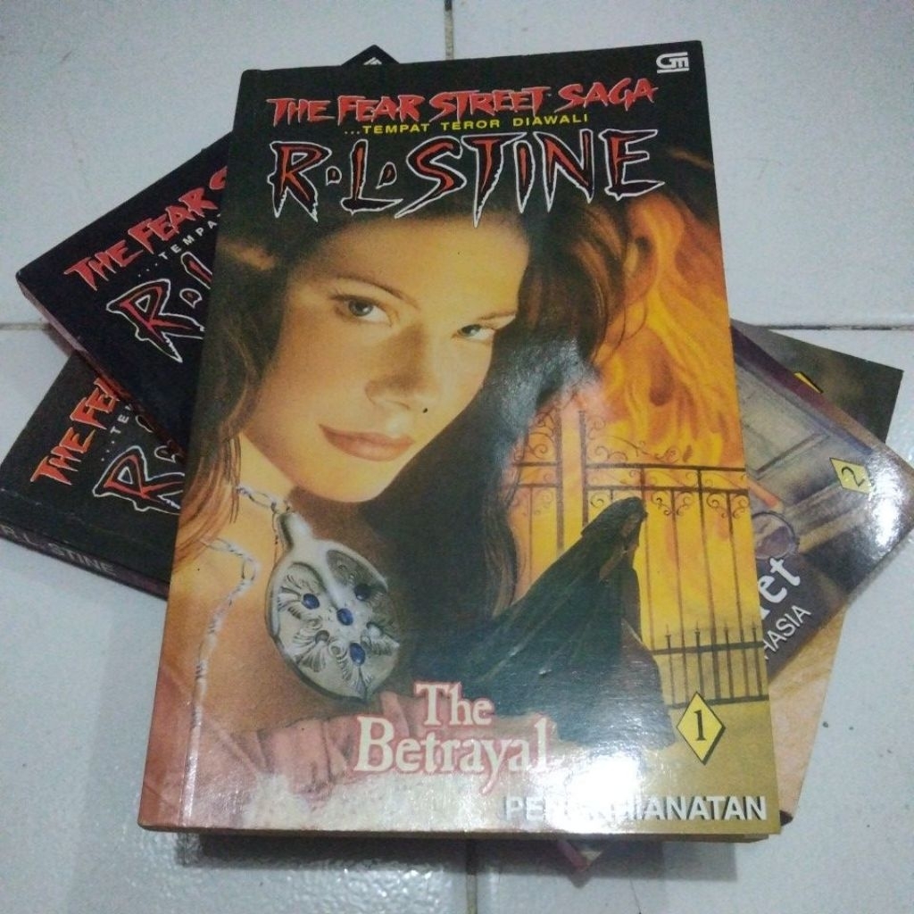 นวนิยายสยองขวัญ RL Stine The Fear Street Saga 1-3