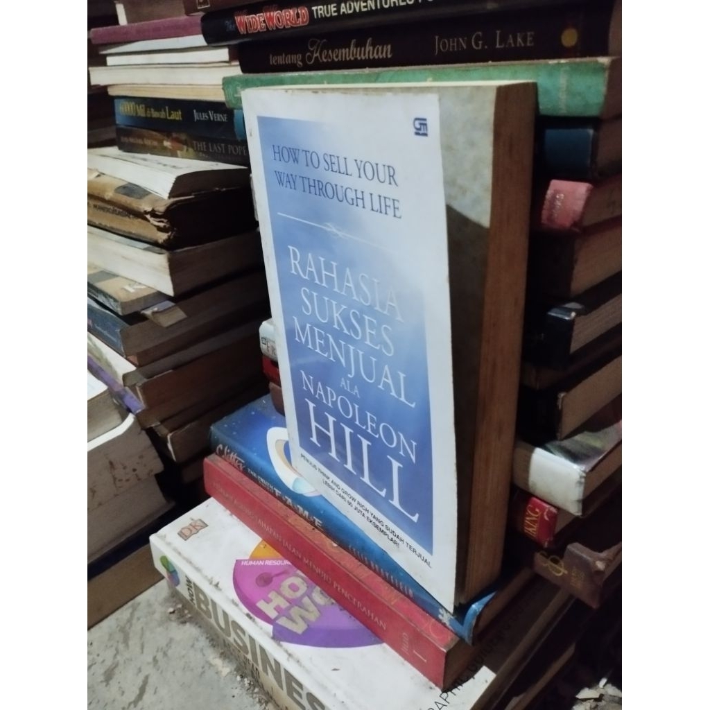 วิธีขายทางของคุณผ่านความลับของชีวิตของความสําเร็จขายสไตล์ napoleon hill
