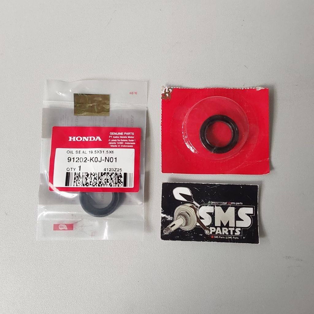 ซีลน้ํามันเพลาข้อเหวี่ยงขวาซ้าย Genio Beat Deluxe Scoopy Prestige Original 11201 K44 V01 / 91202 K0J