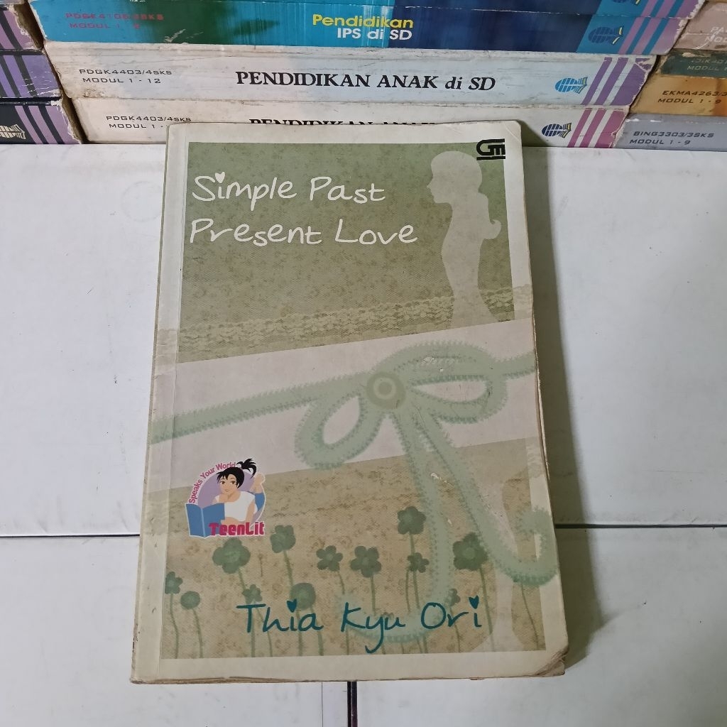 SIMPLE PAST PRESENT LOVE Thia Kyu Ori