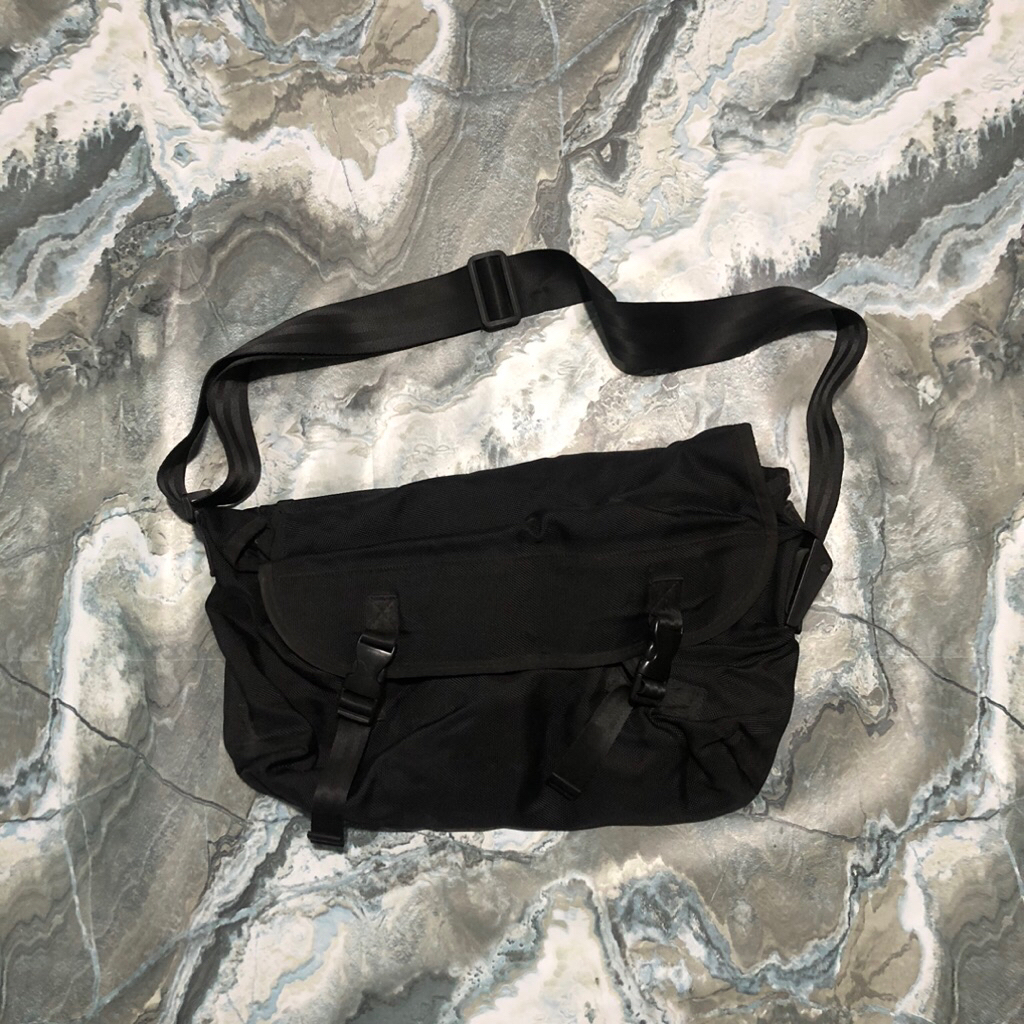 กระเป๋าสะพายข้าง prestex สีดําไนลอน y2k