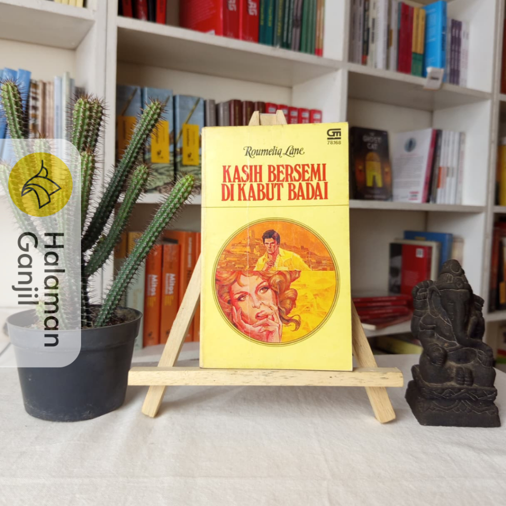 นวนิยายแปลเก่า: เรื่องของ Being a Half in the Fog of the Storm - Roumelia Lane - Gramedia