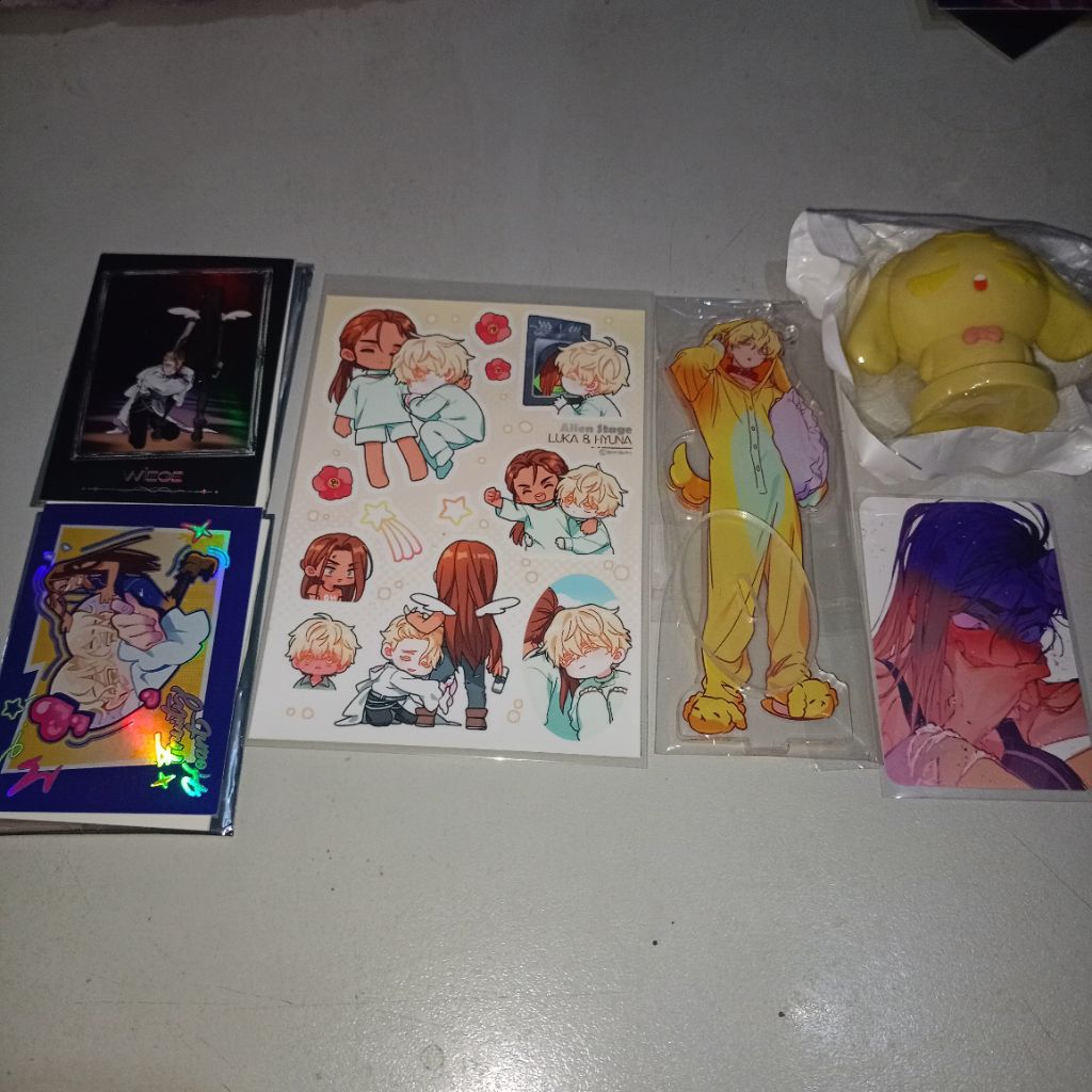 หลากหลาย Hyuna Luka Photocard PC Hyuluka Alien Stage ALST แฟนเมอร์ชอย่างเป็นทางการ