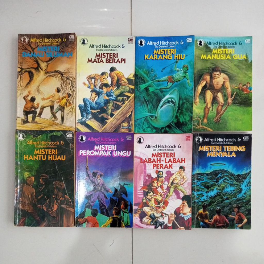 TRIO ป้องกันเสียงรบกวนในหน่วยเดิม MYSTERY โดย ALFRED HITCHCOCK