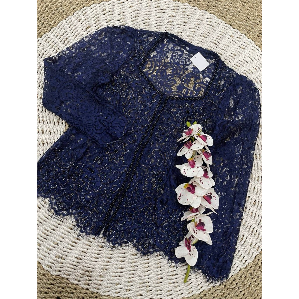 เลื่อมคอห้าเหลี่ยม Kebaya