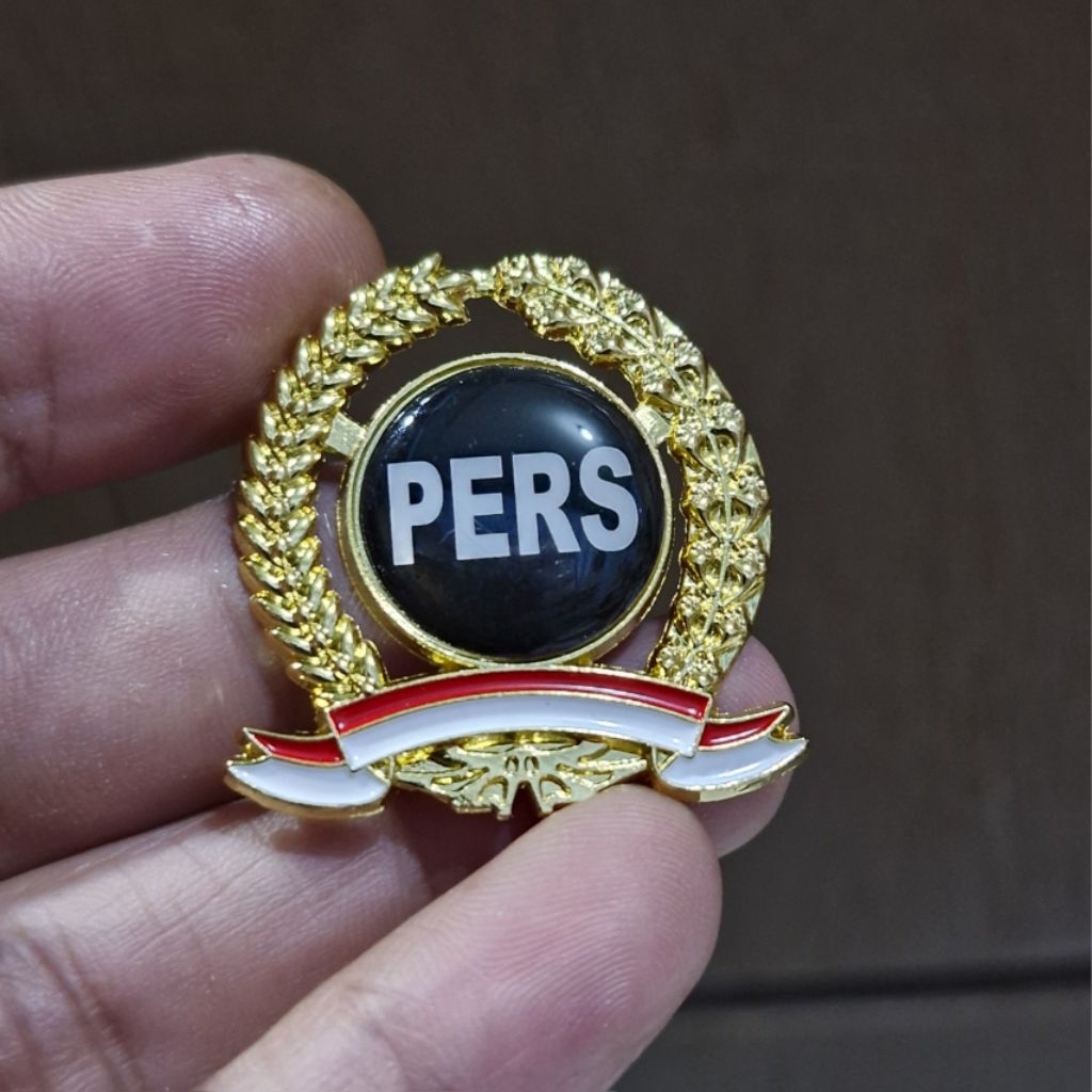 PREMIUM MODEL JOURNALIST PERS PIN - JOURNALIST PERS BADGE