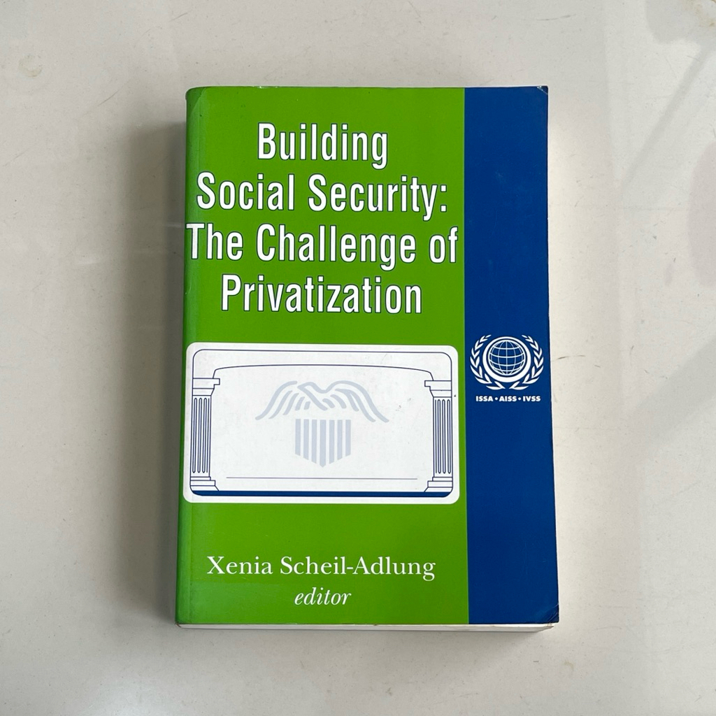 BUILDING SOCIAL SECURITY THE CHALLENGE OF PRIVATIZATION โดย XENIA SCHEIL ADLUNG
