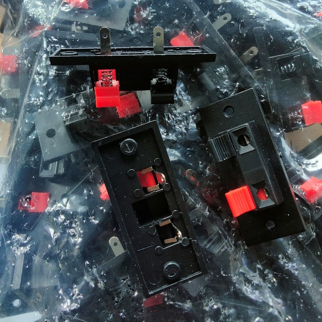 ลําโพง SMALL ACTIVE TERMINAL 2P 2 PIN 2 LEGS