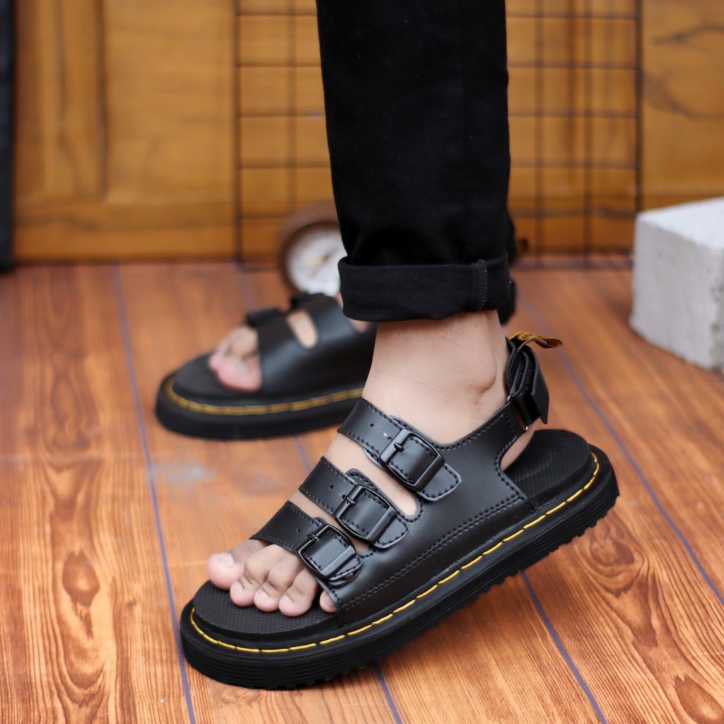 CONQUESTADOR Crozan - รองเท้าแตะสไลด์ Dr Martens หนังสังเคราะห์ รองเท้าแตะ SLIP สําหรับบุรุษและสตรี