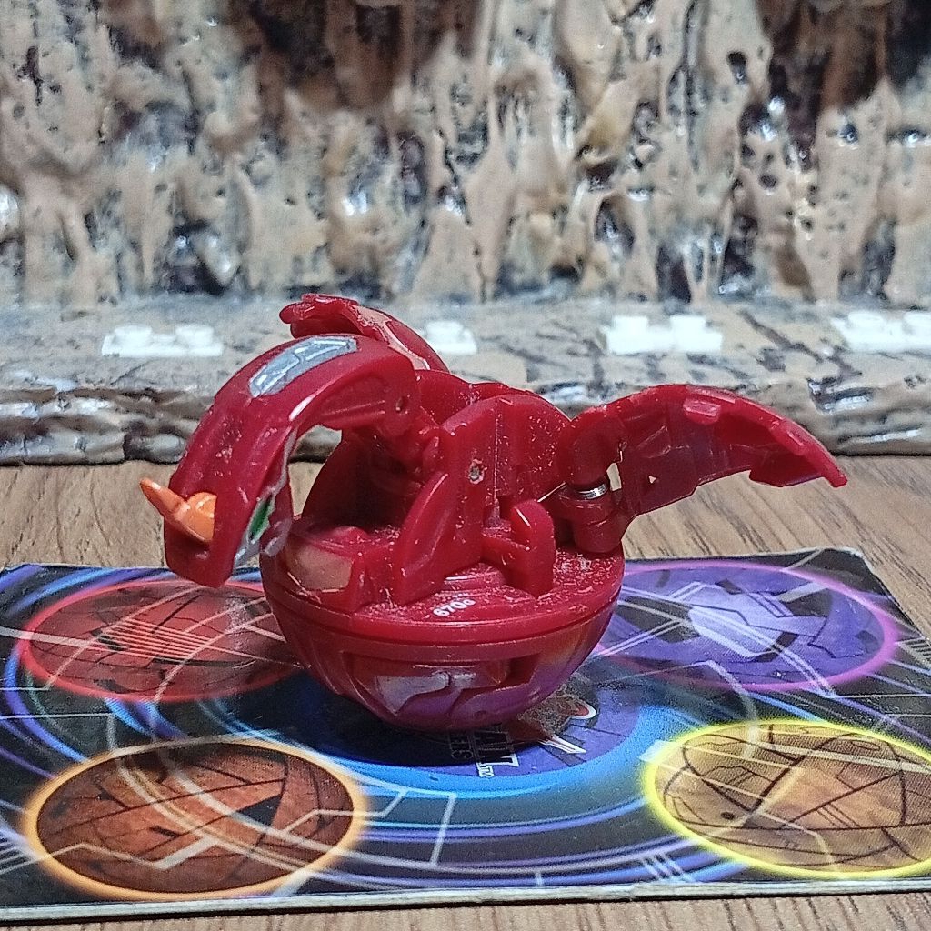 Dragonoid Spin Bakugan (หมุนได้)