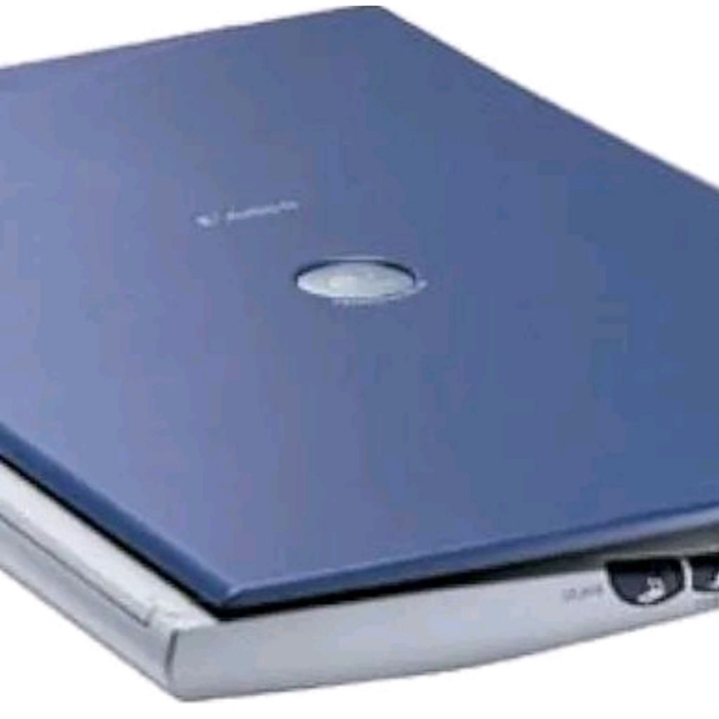 เครื่องสแกนพื้นเรียบ Canon CanoScan N670U