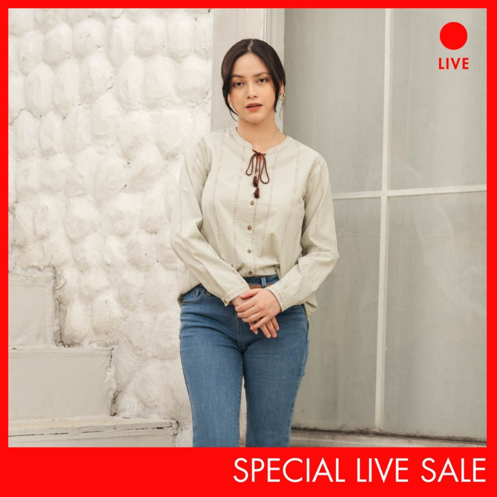 [CLEARANCE] Special Live C2 Elviso Green Basic Blouse สําหรับผู้หญิง