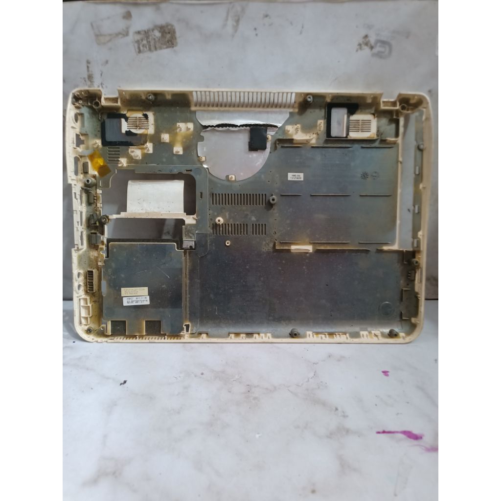 ต้นฉบับ SAMSUNG NT-SF310-S53 แล็ปท็อป BOTTOM CASING