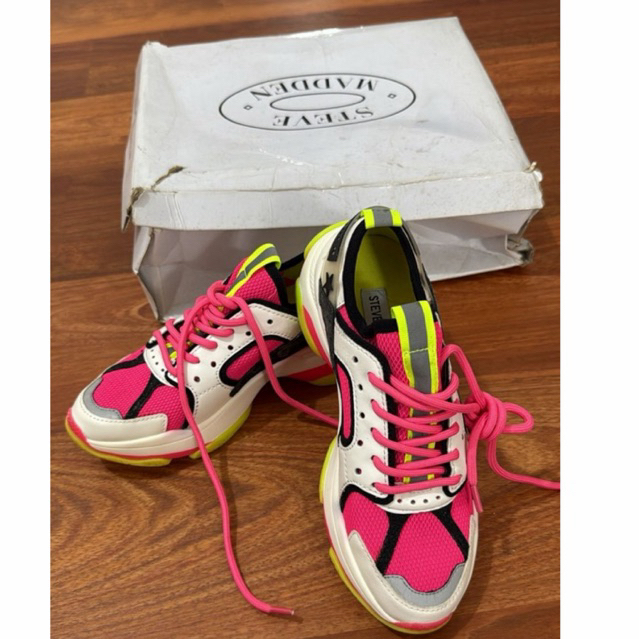 Steve Madden มีตําหนิ Size 37 (6.5) พื้นรองเท้า 23cm