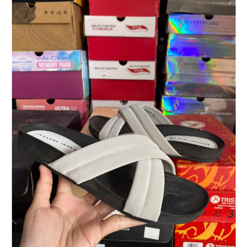 AMANDA JANES ARUMI009