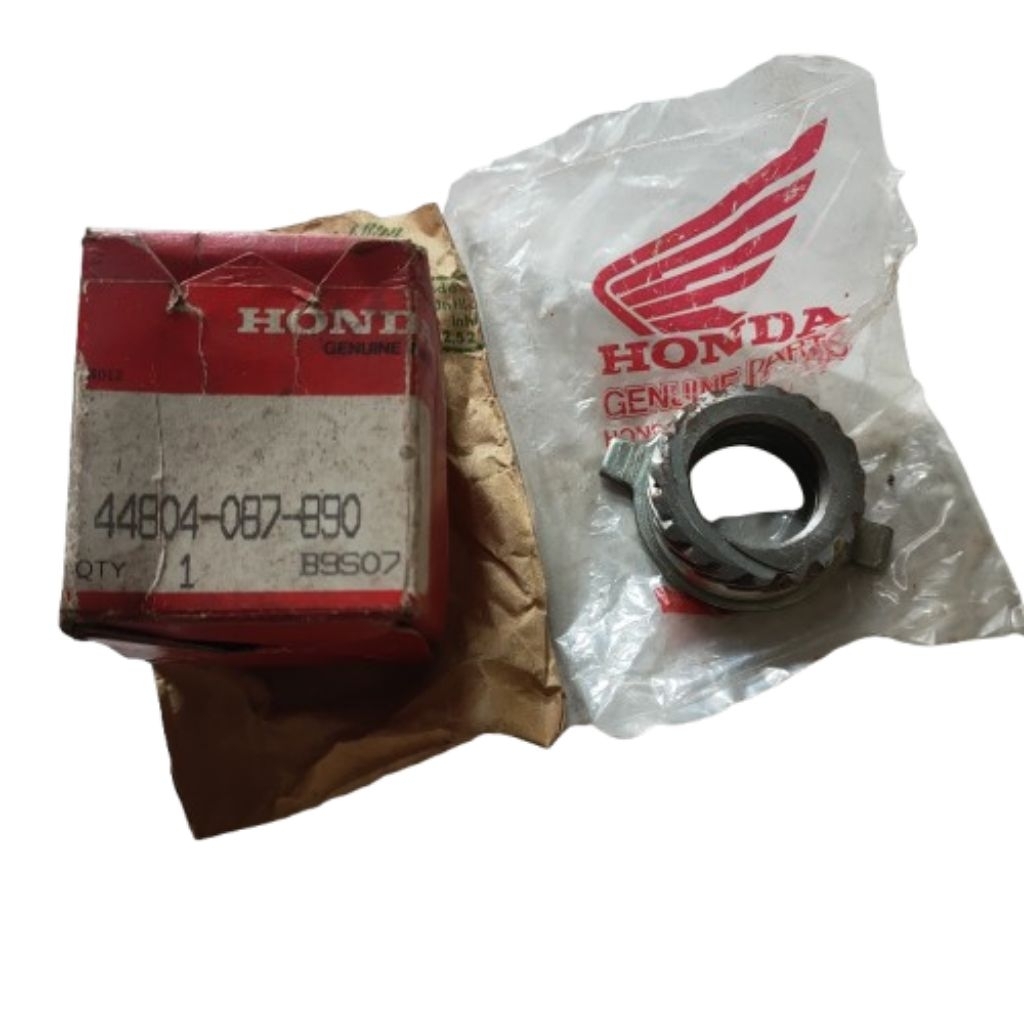 HONDA C70 SPEEDOMETER GEAR BOX NOS ORIGINAL ORIGINAL SPEEDOMETER GEAR BOX ORIGINAL C50