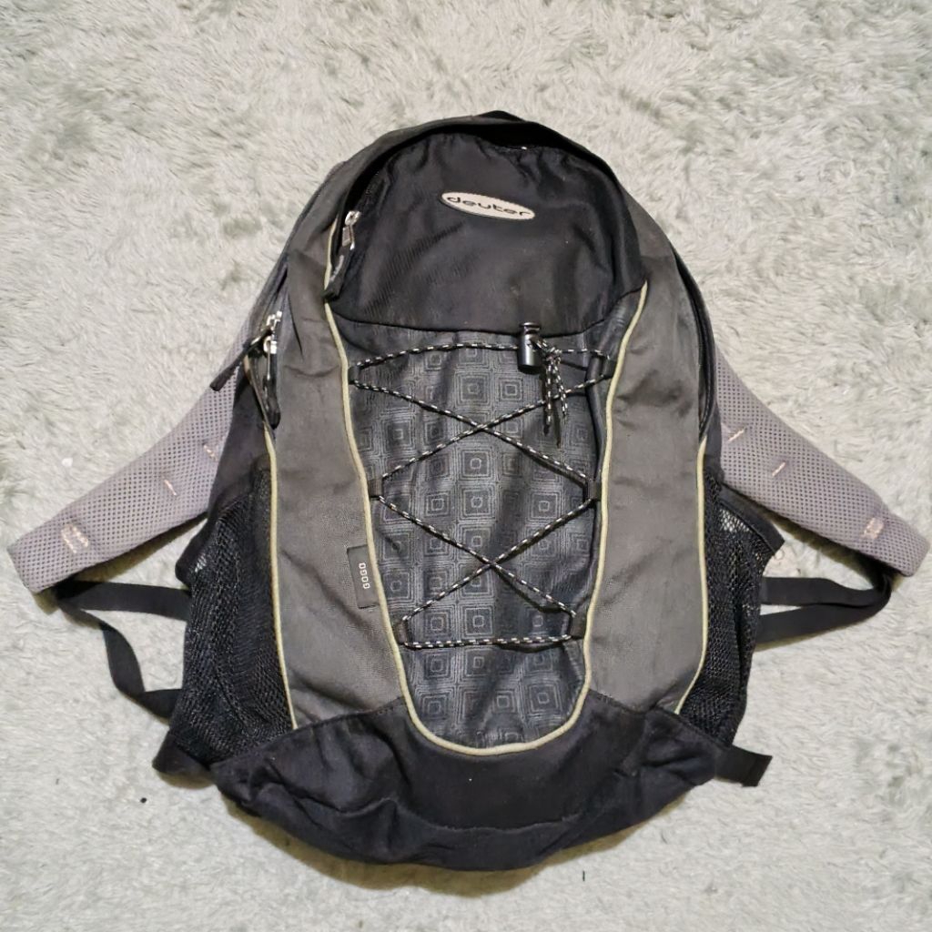 DEUTER กระเป๋าเป้ทํางานลําลองขนาด 25 ลิตร