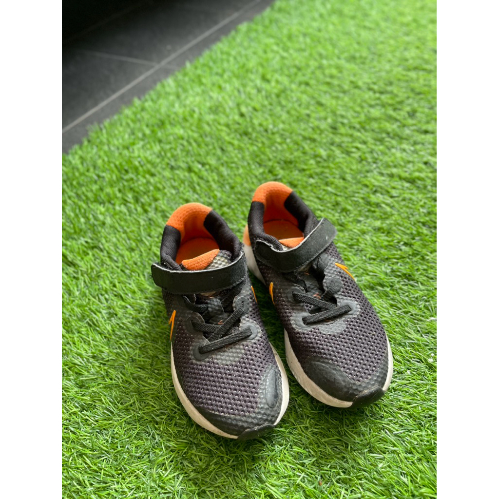 PRELOVED NIKE BRAND CHILDRENS SHOES