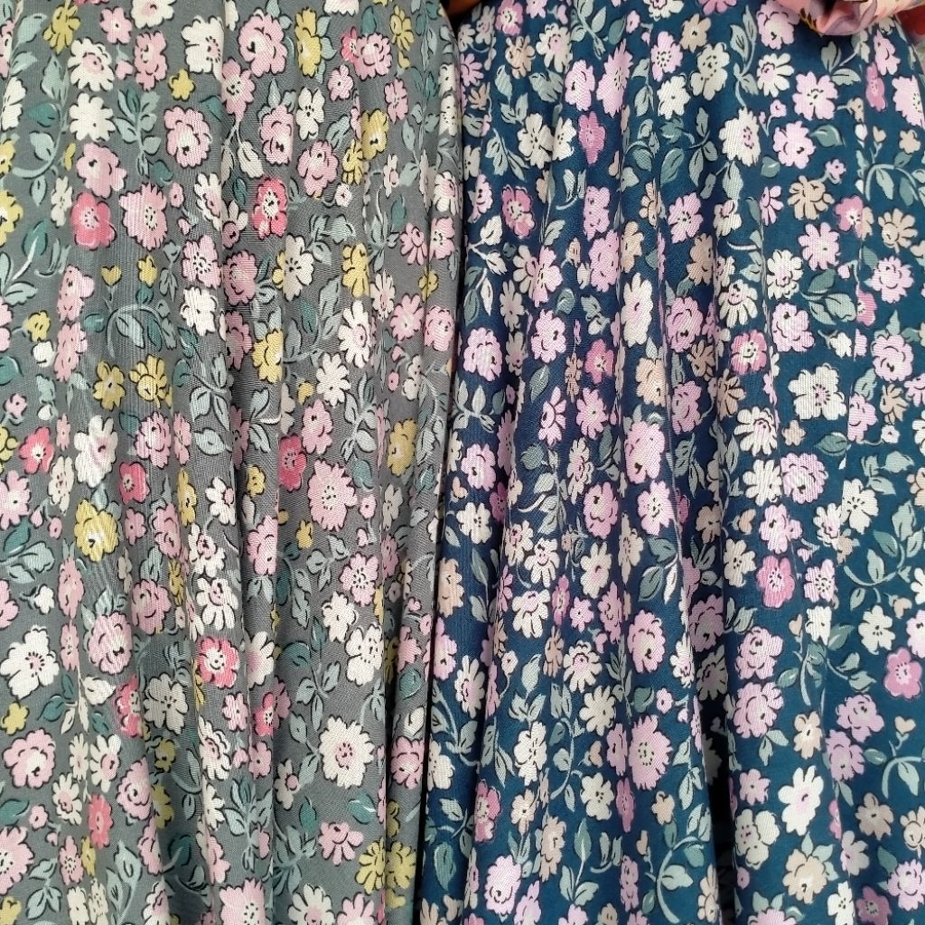 KATUN ผ้าคอตตอนเรยอน_Premium Rayon Cotton_Rayon Cotton ลายดอกเล็ก/ราคาที่ระบุ/ครึ่งเมตร (0.5 mtr)