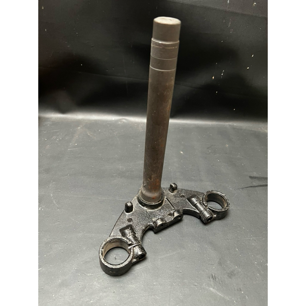 BLACK RX KING LOWER TRIANGLE / RX KING HANDLEBAR FORK TRIANGLE
