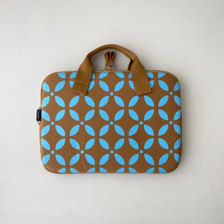 กระเป๋าใส่แล็ปท็อป Kawung Mocca Canvas Living ขนาด 14 นิ้ว