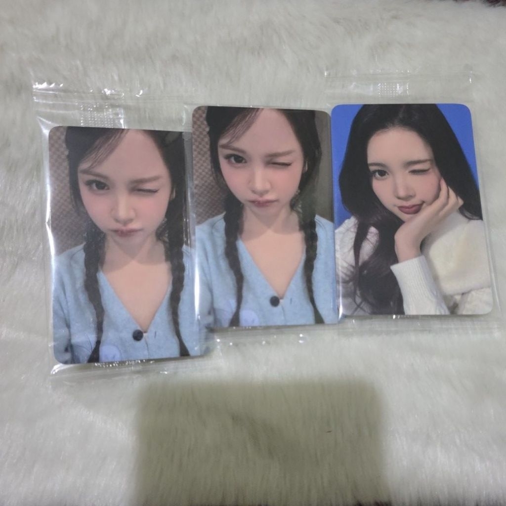 [OFFICIAL] PHOTOCARD HEARTS2HEARTS H2H FOCUS CARMEN A-NA KTOWN4U FSE FANSIGN EVENT POB