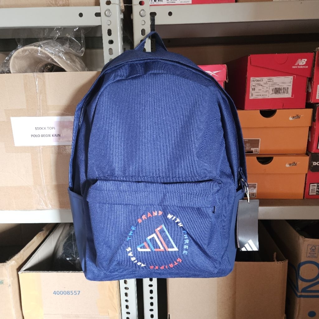 ADIDAS SEASONAL SPORTSWEAR BACKPACK / กระเป๋าผู้ชาย Adidas สีดํา / กระเป๋าผู้หญิง Adidas / กระเป๋าเป