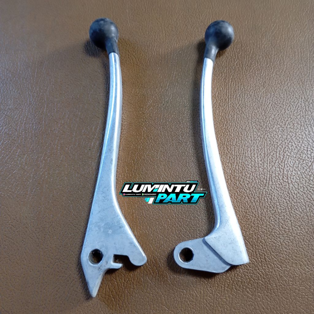 ด้ามจับขวาและซ้าย Suzuki gt185 gt250 gt380 gt500 ชุดแฮนด์ NOS เดิมคู่ suzuki gt250 ชุดแฮนด์ ori gt38