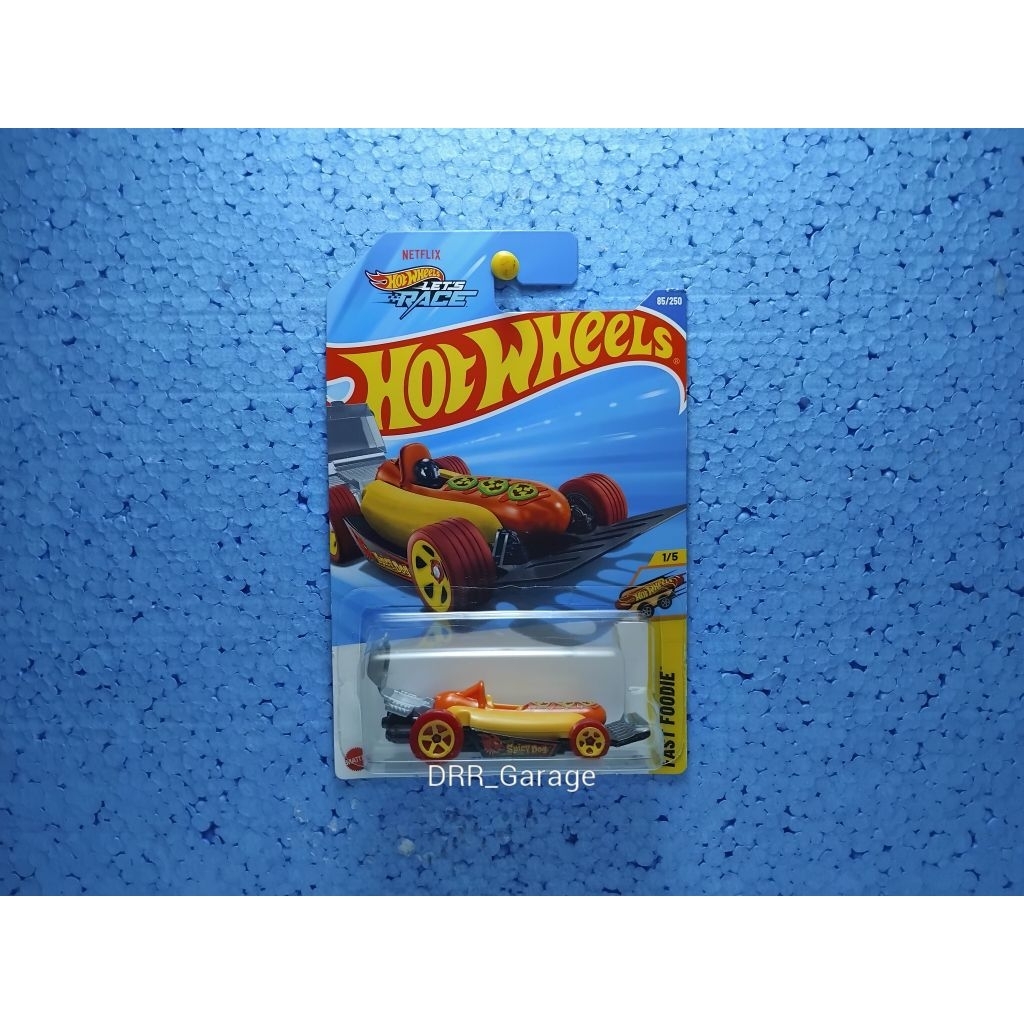Hot Wheels Street Wiener (ยางสีแดง)
