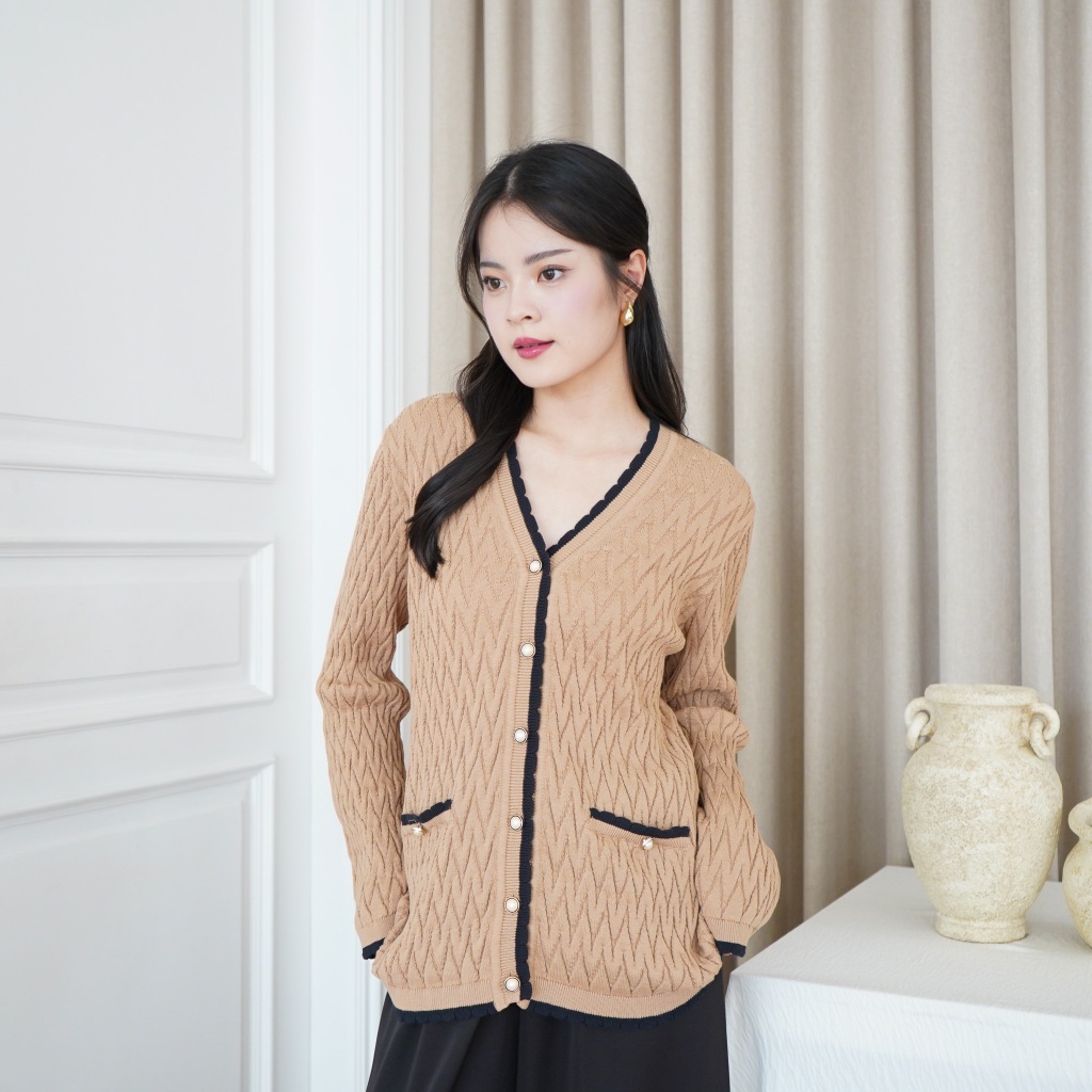COME Willow Cardigan 274 Almond x Black - แจ๊กเก็ตถักกึ่งฟอร์มัลลําลองของผู้หญิงชุดทํางานสํานักงานวั