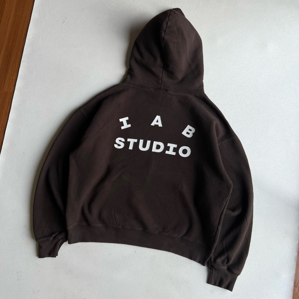 เสื้อฮู้ด Boxy สีน้ําตาลเข้ม หนาทึบ โดย IAB STUDIO
