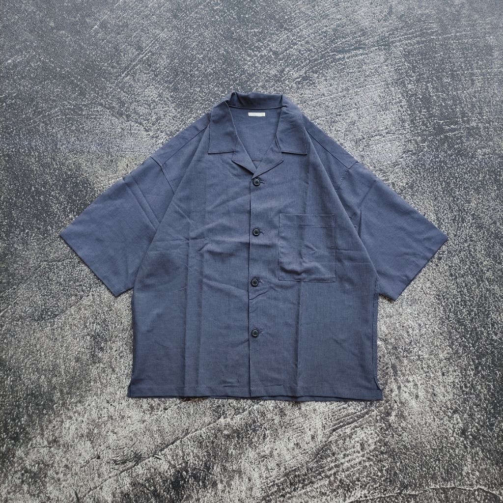 LLL | เสื้อเปิดคอปก Boxy โดย GU Un*qlo