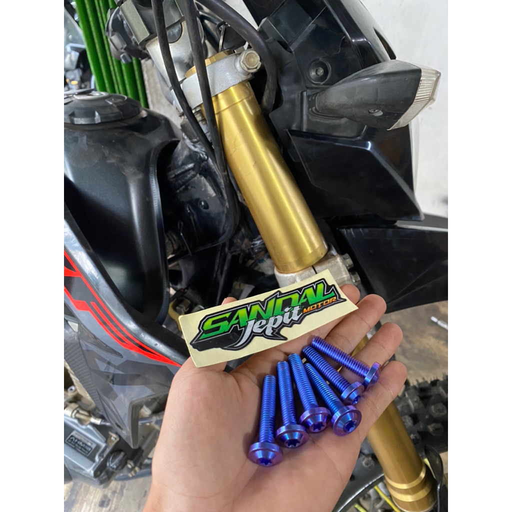 UPPER และ BOTTOM TRIANGLE TITANIUM BOLT CRF 150 UPPER และ LOWER T TITANIUM BOLT CRF TRIANGLE TITANIU