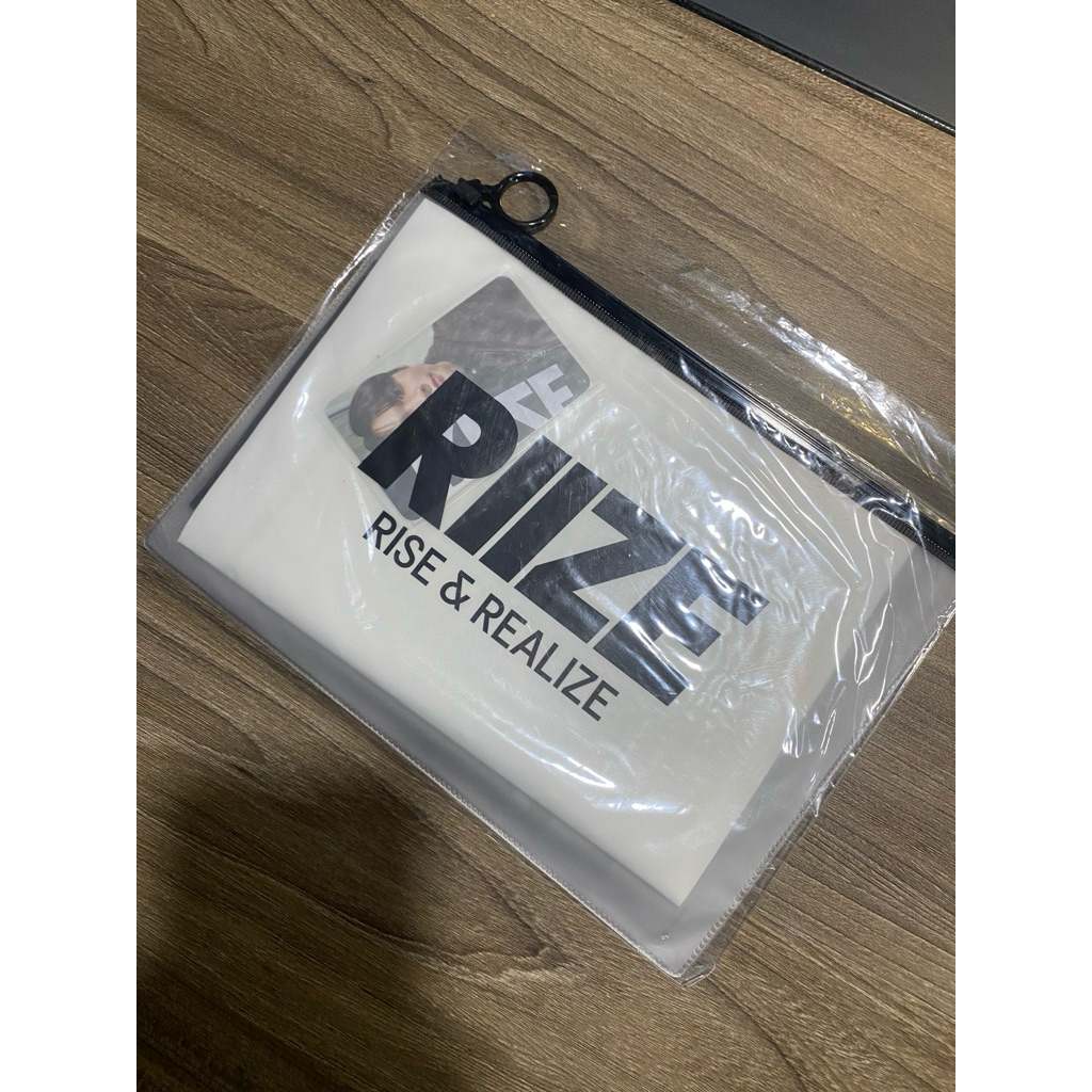 RIZE SOLGAN EUNSEOK POP UP STORE MD
