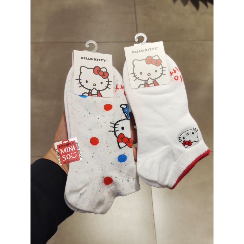 MINISO SANRIO HELLO KITTY ถุงเท้า (พอดี 37-42 1 คู่) HELLO KITTY PRINT / HELLO KITTY EMBROIDERY