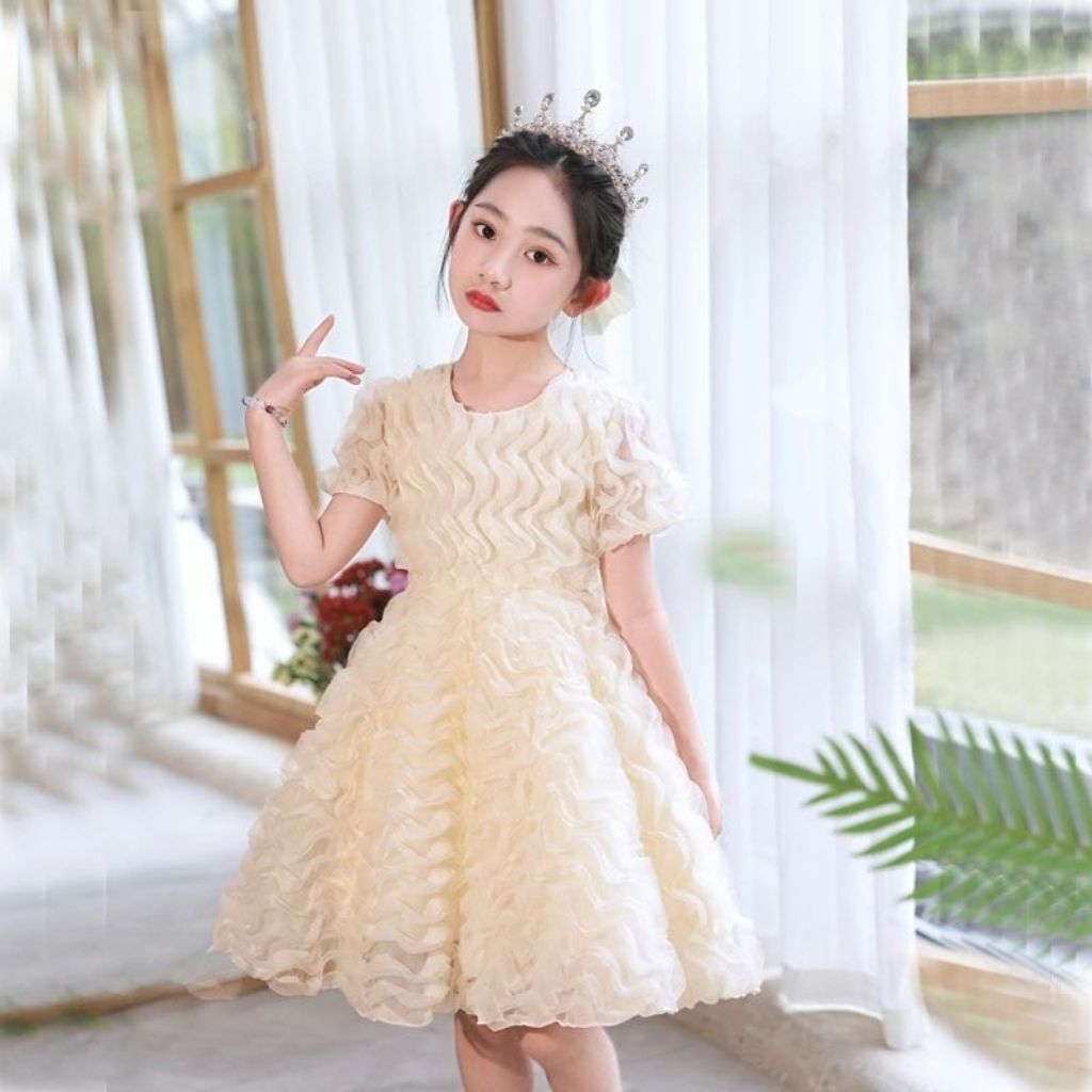 อายุ 3-4 ปี & 4-5 ปี D806-L2HJ ชุดเต็มพร้อม Ruffles และ STRIPES