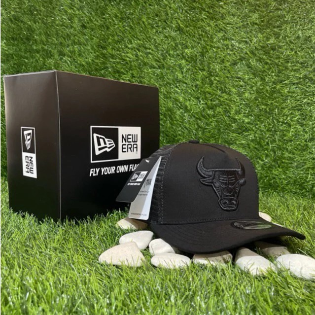 New Era Logo Bulls Black On Black Trucker Hat Full Tag NBA Premium Hat