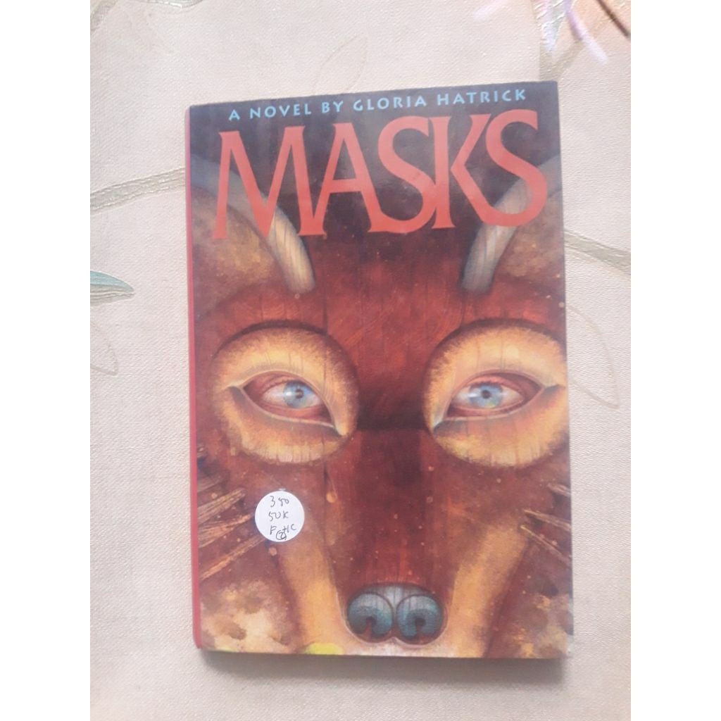 MASKS โดย Gloria Hatrick