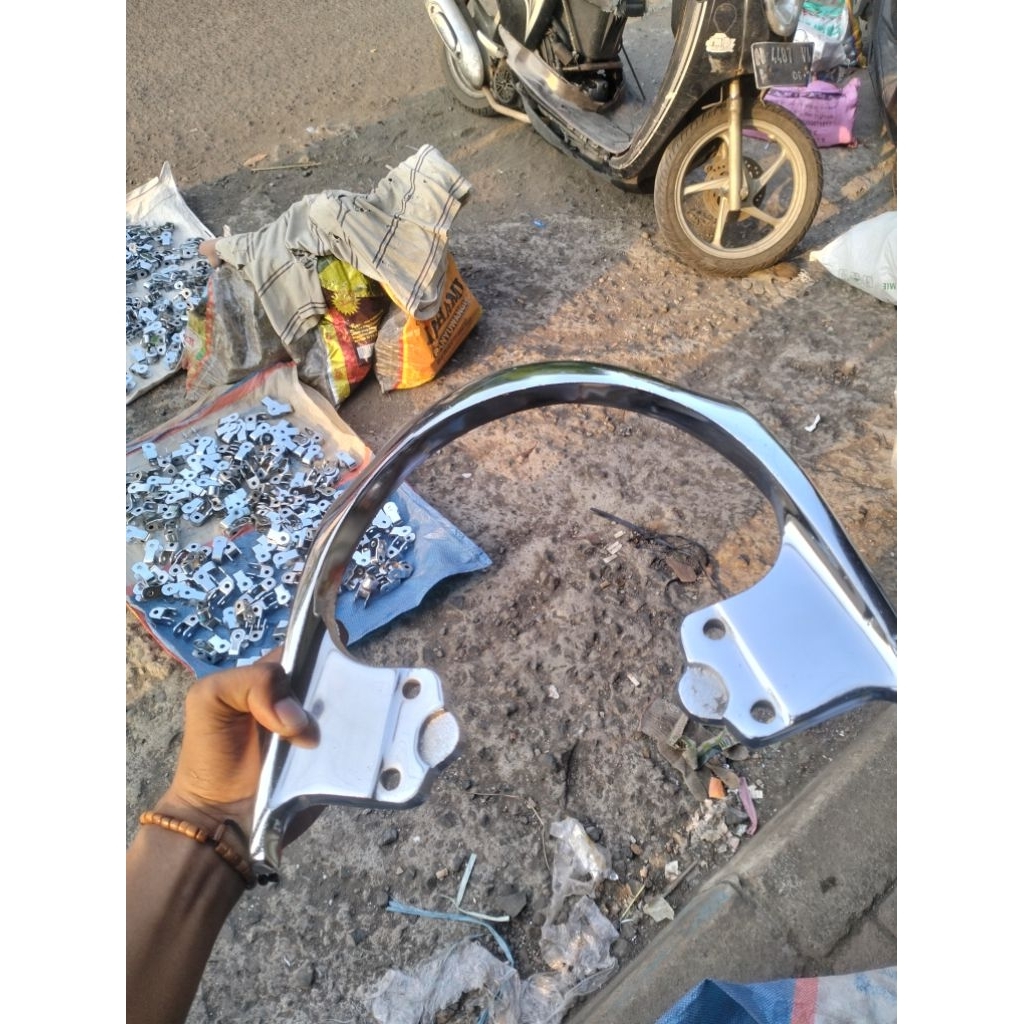 Behel Begel Scoopy ใหม่ 2025 FULL CHROME หนาวัสดุที่นั่งด้านหลัง Planer Honda Scoopy ใหม่ 2025 สี Kr