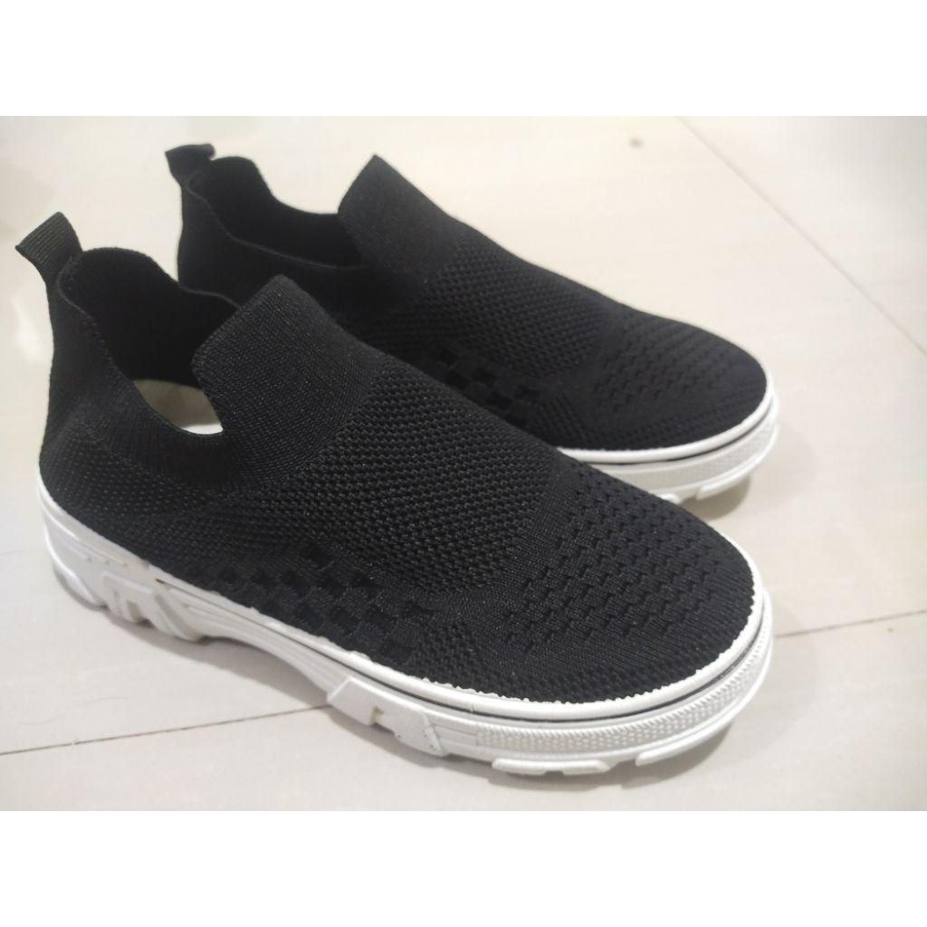 PL Slip on รองเท้า Yiberly ขนาด 36 พื้นรองเท้า 22 ซม