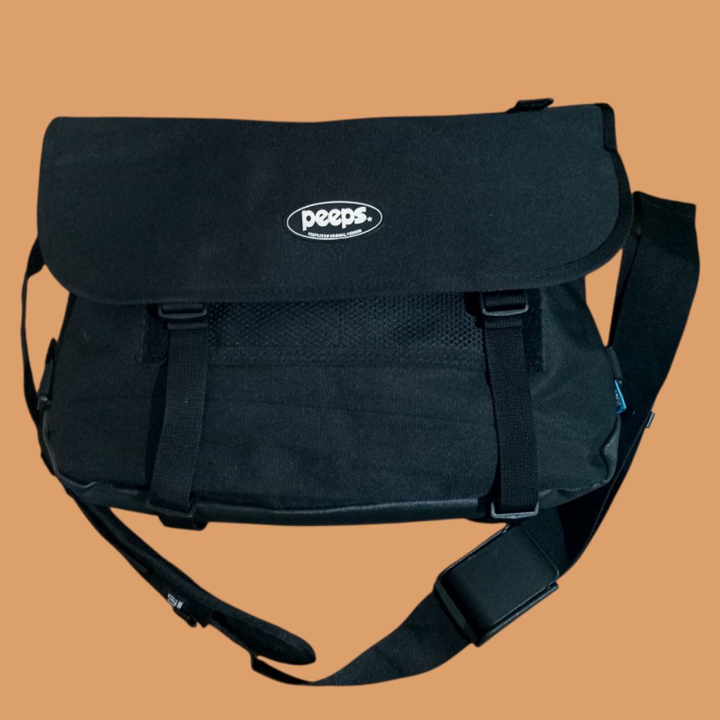 PEEPS Messenger Bag กระเป๋าสะพายข้างผู้ชาย