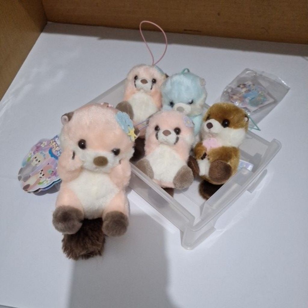 [ORIGINAL] พวงกุญแจตุ๊กตา Amuse Happy Sea Otter | ตุ๊กตาของเล่นตุ๊กตาสัตว์ Plushie ยี่ห้อใหม่พร้อมแท
