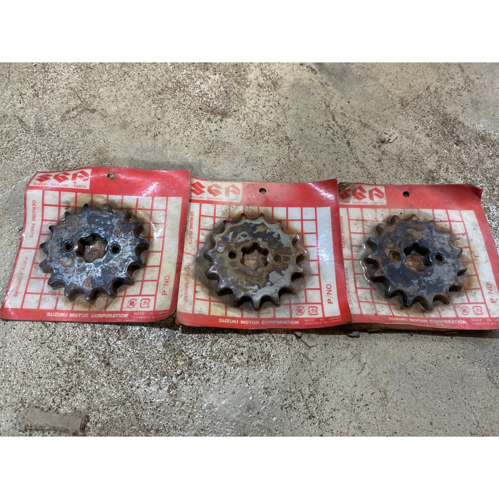 FRONT GEAR SIZE 15 T15-428 SUZUKI TS125 TS 125 ORIGINAL SGP JAPAN 27511-27100