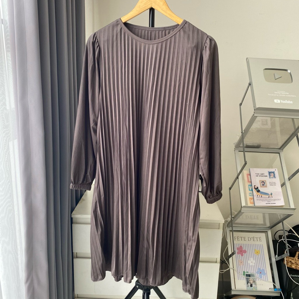 เสื้อคลุมจับจีบ Taupe